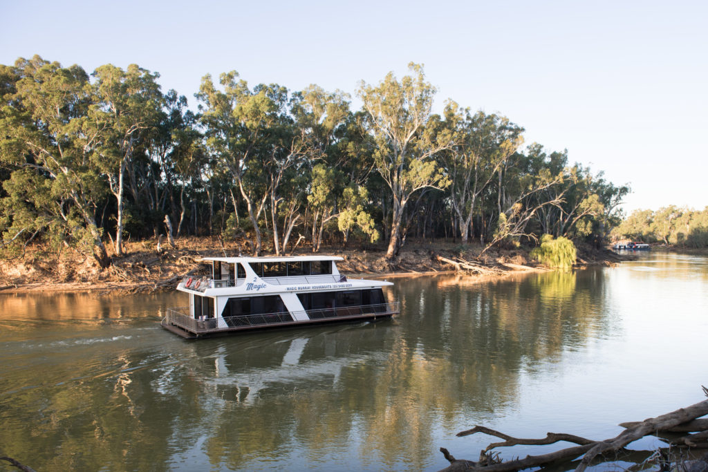 One of the best things to do in Echuca, VIctoria, is to rent a housebout for a few days or a week