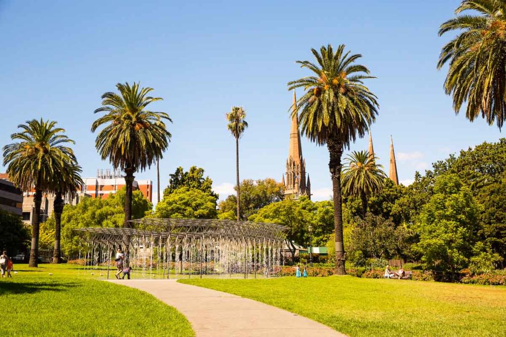 Spring in Melbourne is gorgeous - the parks are just waiting for people to stroll and have picnics