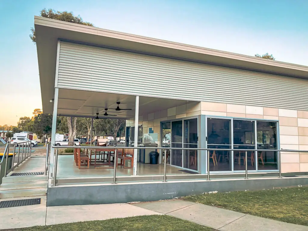 The NRMA Echuca Holiday Park has a camp kitchen with an oven, stove, BBQ grills, sinks, microwaves, toasters and kettles