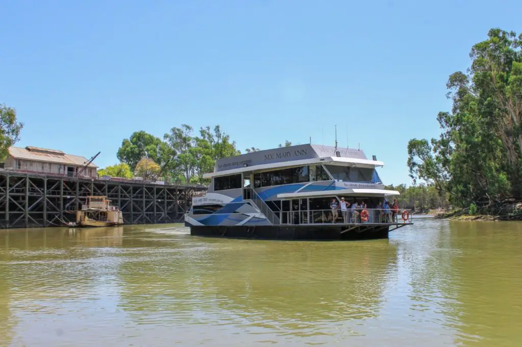 Wondering where to eat in Echuca Moama? Why not on a luxury cruise vessel like the MV Mary Ann!